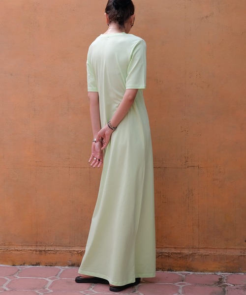 AKTE（アクテ）の「Iラインハーフスリーブカットソーワンピース（ワンピース・レディース・ライトグリーン/ブラック/グレー・TALL/FREE）」の7枚目の写真