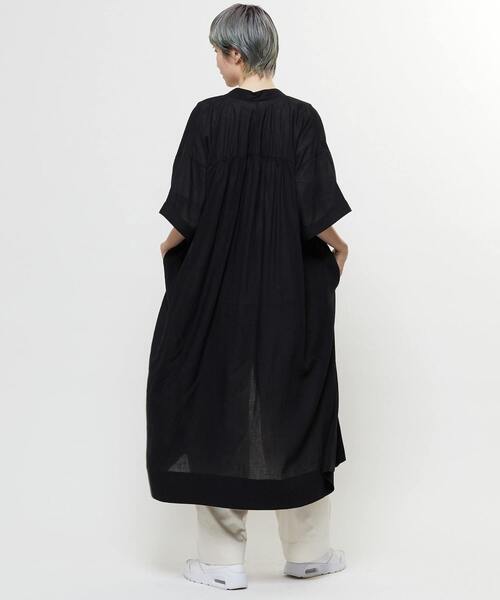 SOFFITTO(ソフィット)の「【nota della mano sinistra(ノータ デラ マノ シニストラ)】5分袖前開きシャツワンピ-ス(ワンピース・レディース・オフホワイト/ブラック/ストライプ・FREE)」の10枚目の写真
