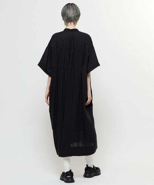 SOFFITTO(ソフィット)の「【nota della mano sinistra(ノータ デラ マノ シニストラ)】5分袖前開きシャツワンピ-ス(ワンピース・レディース・オフホワイト/ブラック/ストライプ・FREE)」の16枚目の写真