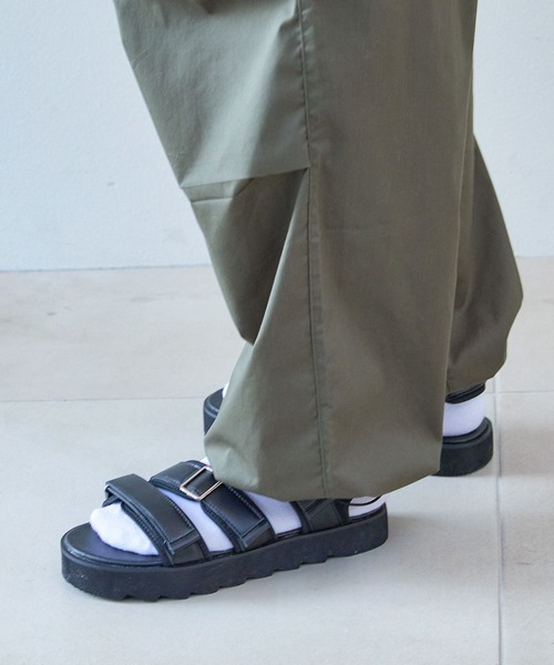 LAKOLE(ラコレ)の「シャークソールWベルトスライドサンダル / 291935(サンダル・メンズ・ブラック・MEDIUM/LARGE)」の13枚目の写真