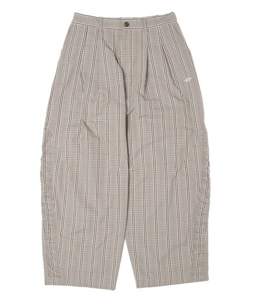 UMBRO(アンブロ)の「UMBRO HOUSE Wide tapered trousers(アンブロハウス ワイドテーパードパンツ)(その他パンツ・メンズ・ブラウン/ベージュ系/ブラック・SMALL)」の1枚目の写真