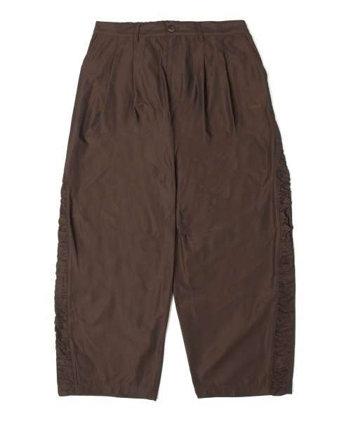 UMBRO(アンブロ)の「UMBRO HOUSE Wide tapered trousers(アンブロハウス ワイドテーパードパンツ)(その他パンツ・メンズ・ブラウン/ベージュ系/ブラック・SMALL)」の3枚目の写真