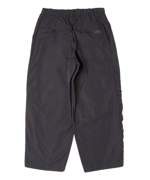 UMBRO(アンブロ)の「UMBRO HOUSE Wide tapered trousers(アンブロハウス ワイドテーパードパンツ)(その他パンツ・メンズ・ブラウン/ベージュ系/ブラック・SMALL)」の4枚目の写真