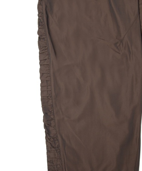 UMBRO(アンブロ)の「UMBRO HOUSE Wide tapered trousers(アンブロハウス ワイドテーパードパンツ)(その他パンツ・メンズ・ブラウン/ベージュ系/ブラック・SMALL)」の9枚目の写真