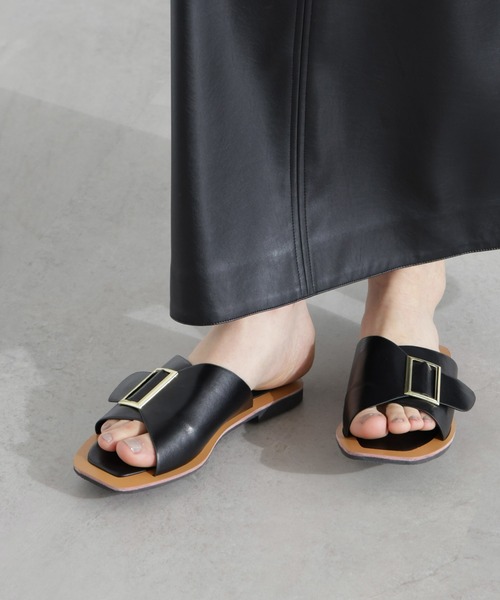 NANO universe(ナノユニバース)の「バックルフラットサンダル(サンダル・レディース・ベージュ/ブラック・38/36/37)」の1枚目の写真