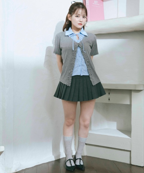 TITTY&CO.(ティティーアンドコー)の「半袖フリルストライプニットセット(ニット/セーター・レディース・ブラック/グレー・FREE)」の5枚目の写真