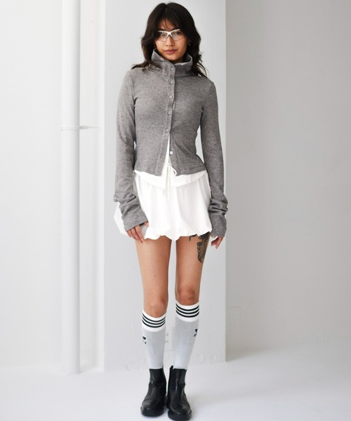 FIG&VIPER（フィグアンドバイパー）の「シャツレイヤードリブボタンTOP（シャツ/ブラウス・レディース・ブラック/グレー・FREE）」の7枚目の写真