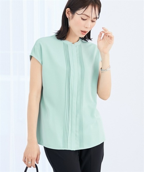 7days Life Styling(セブンデイズライフスタイリング)の「【UVカット/速乾】ストレッチパウダーサテンピンタックフレンチスリーブブラウス(シャツ/ブラウス・レディース・ネイビー/グリーン/グレイッシュベージュ/オフホワイト・S/M/L/LL/3L)」の4枚目の写真