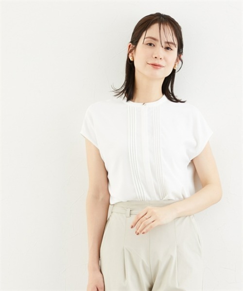 7days Life Styling(セブンデイズライフスタイリング)の「【UVカット/速乾】ストレッチパウダーサテンピンタックフレンチスリーブブラウス(シャツ/ブラウス・レディース・ネイビー/グリーン/グレイッシュベージュ/オフホワイト・S/M/L/LL/3L)」の5枚目の写真
