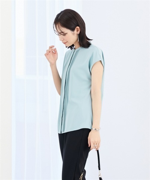 7days Life Styling(セブンデイズライフスタイリング)の「【UVカット/速乾】ストレッチパウダーサテンピンタックフレンチスリーブブラウス(シャツ/ブラウス・レディース・ネイビー/グリーン/グレイッシュベージュ/オフホワイト・S/M/L/LL/3L)」の11枚目の写真