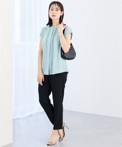 7days Life Styling(セブンデイズライフスタイリング)の「【UVカット/速乾】ストレッチパウダーサテンピンタックフレンチスリーブブラウス(シャツ/ブラウス・レディース・ネイビー/グリーン/グレイッシュベージュ/オフホワイト・S/M/L/LL/3L)」の12枚目の写真