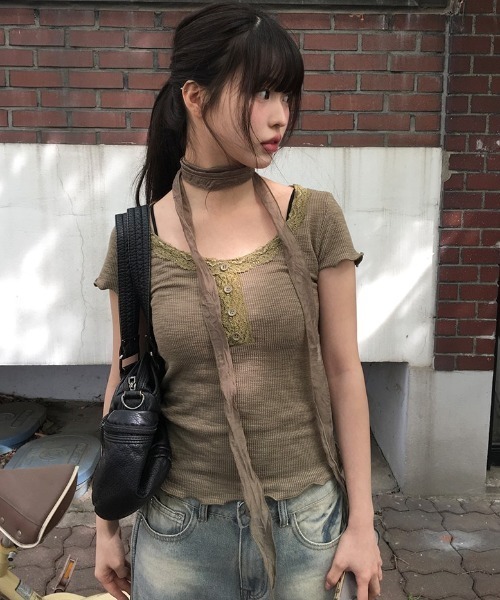 anyonemore（エニワンモア）の「ロングタイスカーフ付きレースボタン半袖Tシャツセット（Tシャツ/カットソー・レディース・チャコール/カーキ/ホワイト・FREE）」の3枚目の写真