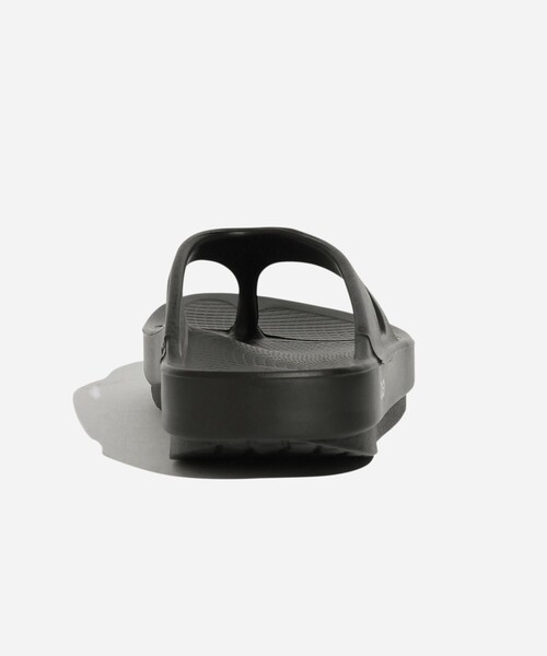 OOFOS（ウーフォス）の「OOFOS original（サンダル・メンズ・ブラック/グレー・25.0cm/26.0cm/27.0cm/28.0cm/23.0cm/24.0cm）」の8枚目の写真