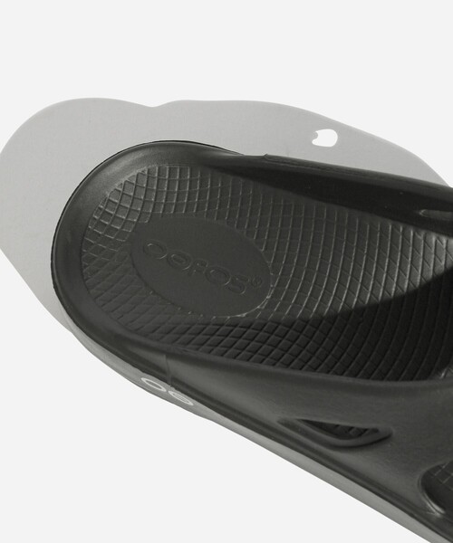 OOFOS（ウーフォス）の「OOFOS original（サンダル・メンズ・ブラック/グレー・25.0cm/26.0cm/27.0cm/28.0cm/23.0cm/24.0cm）」の6枚目の写真