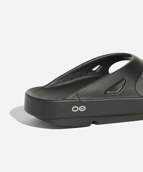 OOFOS（ウーフォス）の「OOFOS original（サンダル・メンズ・ブラック/グレー・25.0cm/26.0cm/27.0cm/28.0cm/23.0cm/24.0cm）」の5枚目の写真