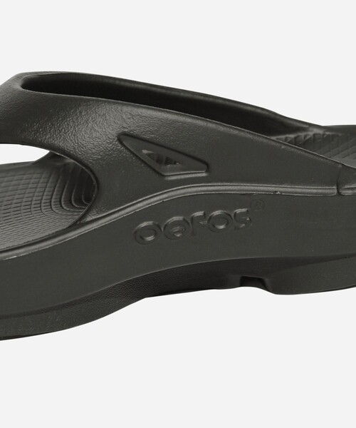 OOFOS（ウーフォス）の「OOFOS original（サンダル・メンズ・ブラック/グレー・25.0cm/26.0cm/27.0cm/28.0cm/23.0cm/24.0cm）」の4枚目の写真