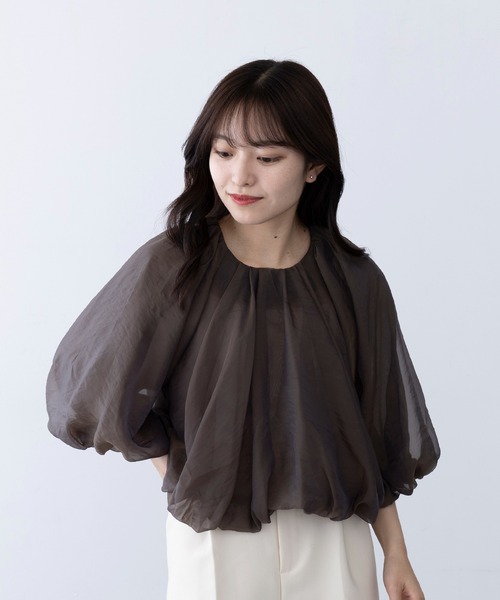 MAGASIN DE MODE Chou Chou(マガジンデモードシュシュ)の「【MAGASIN DE MODE Chou Chou】オーガンジーバルーンショートブラウス trc※(シャツ/ブラウス・レディース・オフホワイト/チャコールグレー/ブラック・FREE)」の1枚目の写真