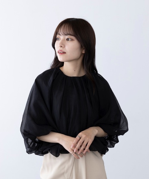 MAGASIN DE MODE Chou Chou(マガジンデモードシュシュ)の「【MAGASIN DE MODE Chou Chou】オーガンジーバルーンショートブラウス trc※(シャツ/ブラウス・レディース・オフホワイト/チャコールグレー/ブラック・FREE)」の3枚目の写真