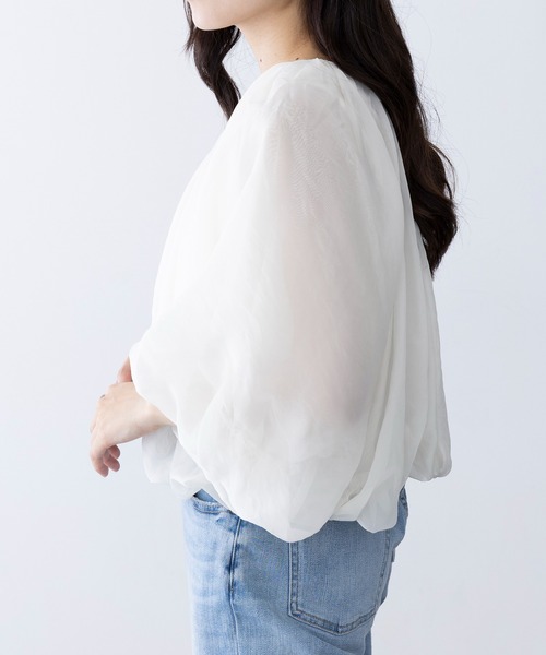 MAGASIN DE MODE Chou Chou(マガジンデモードシュシュ)の「【MAGASIN DE MODE Chou Chou】オーガンジーバルーンショートブラウス trc※(シャツ/ブラウス・レディース・オフホワイト/チャコールグレー/ブラック・FREE)」の6枚目の写真