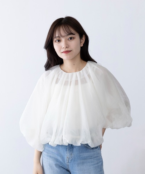 MAGASIN DE MODE Chou Chou(マガジンデモードシュシュ)の「【MAGASIN DE MODE Chou Chou】オーガンジーバルーンショートブラウス trc※(シャツ/ブラウス・レディース・オフホワイト/チャコールグレー/ブラック・FREE)」の4枚目の写真