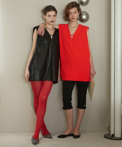 PRANK PROJECT（プランクプロジェクト）の「フロントレザーボクシーVネックトップ / Front Leather Boxy V Neck Top（その他トップス・レディース・ブラック・FREE）」の2枚目の写真