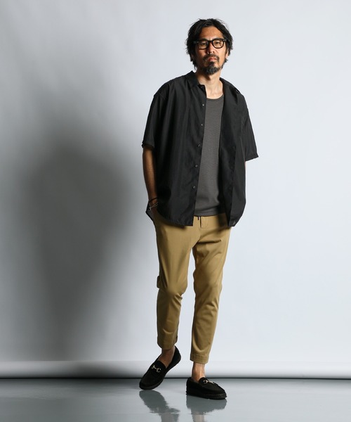 The DUFFER of ST.GEORGE(ザダファーオブセントジョージ)の「NILON/WOOL S/S LOOSE SHIRT:ナイロン/ウール ルーズフィット 半袖シャツ(シャツ/ブラウス・メンズ・ブラック/グレイッシュベージュ・MEDIUM/LARGE/X-LARGE)」の12枚目の写真