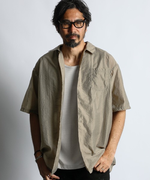 The DUFFER of ST.GEORGE(ザダファーオブセントジョージ)の「NILON/WOOL S/S LOOSE SHIRT:ナイロン/ウール ルーズフィット 半袖シャツ(シャツ/ブラウス・メンズ・ブラック/グレイッシュベージュ・MEDIUM/LARGE/X-LARGE)」の11枚目の写真