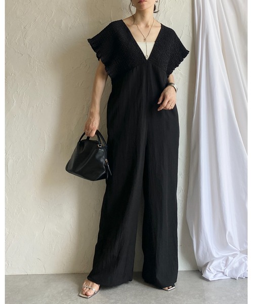 She's Closet(シーズクローゼット)の「深Vネック ハイウエスト フレンチスリーブ シャーリングワイドパンツサロペット(サロペット/オーバーオール・レディース・ブラック/グレイッシュベージュ/カーキブラウン・FREE)」の12枚目の写真