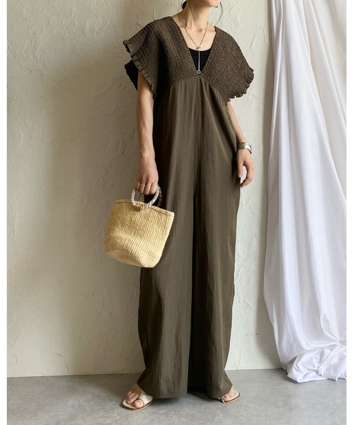 She's Closet(シーズクローゼット)の「深Vネック ハイウエスト フレンチスリーブ シャーリングワイドパンツサロペット(サロペット/オーバーオール・レディース・ブラック/グレイッシュベージュ/カーキブラウン・FREE)」の10枚目の写真