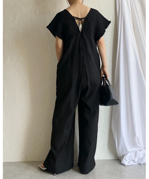 She's Closet(シーズクローゼット)の「深Vネック ハイウエスト フレンチスリーブ シャーリングワイドパンツサロペット(サロペット/オーバーオール・レディース・ブラック/グレイッシュベージュ/カーキブラウン・FREE)」の8枚目の写真