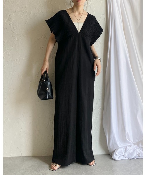 She's Closet(シーズクローゼット)の「深Vネック ハイウエスト フレンチスリーブ シャーリングワイドパンツサロペット(サロペット/オーバーオール・レディース・ブラック/グレイッシュベージュ/カーキブラウン・FREE)」の22枚目の写真