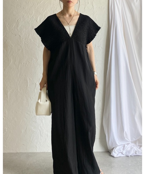She's Closet(シーズクローゼット)の「深Vネック ハイウエスト フレンチスリーブ シャーリングワイドパンツサロペット(サロペット/オーバーオール・レディース・ブラック/グレイッシュベージュ/カーキブラウン・FREE)」の20枚目の写真