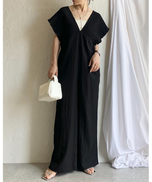 She's Closet(シーズクローゼット)の「深Vネック ハイウエスト フレンチスリーブ シャーリングワイドパンツサロペット(サロペット/オーバーオール・レディース・ブラック/グレイッシュベージュ/カーキブラウン・FREE)」の19枚目の写真
