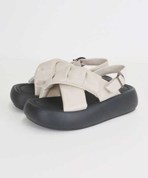 BLUEEAST（ブルーイースト）の「クロスベルト厚底コンフォートサンダル（サンダル・レディース・アイボリー/ブラック・MEDIUM/LARGE）」の15枚目の写真