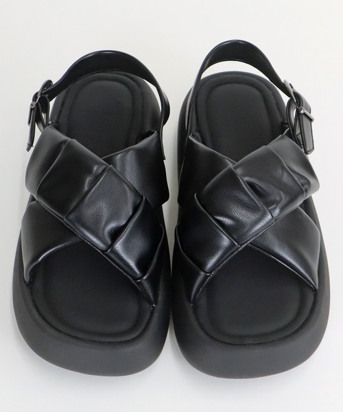 BLUEEAST（ブルーイースト）の「クロスベルト厚底コンフォートサンダル（サンダル・レディース・アイボリー/ブラック・MEDIUM/LARGE）」の4枚目の写真