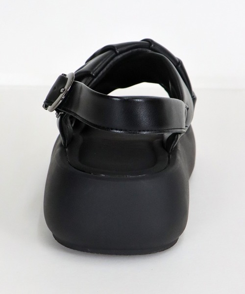 BLUEEAST（ブルーイースト）の「クロスベルト厚底コンフォートサンダル（サンダル・レディース・アイボリー/ブラック・MEDIUM/LARGE）」の8枚目の写真