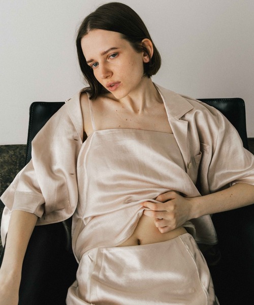 CREDONA（クレドナ）の「ACETATE LINEN SATIN SHIRTS/アセテートリーンサテンシャツ（シャツ/ブラウス・レディース・ブラック/ホワイト・FREE）」の4枚目の写真