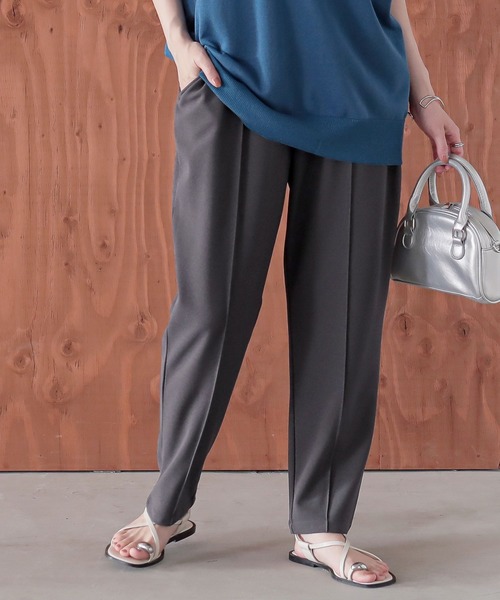 n'OrLABEL(ノアールレーベル)の「【機能素材】『ピンタックテーパードパンツ』(その他パンツ・レディース・ブラック/チャコール・2/1)」の3枚目の写真