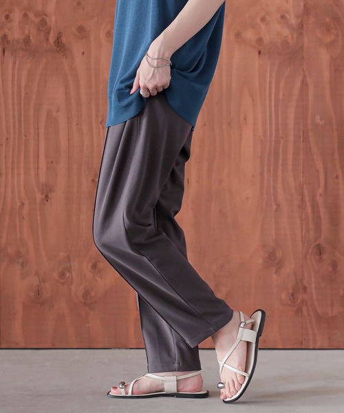 n'OrLABEL(ノアールレーベル)の「【機能素材】『ピンタックテーパードパンツ』(その他パンツ・レディース・ブラック/チャコール・2/1)」の4枚目の写真