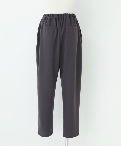 n'OrLABEL(ノアールレーベル)の「【機能素材】『ピンタックテーパードパンツ』(その他パンツ・レディース・ブラック/チャコール・2/1)」の10枚目の写真