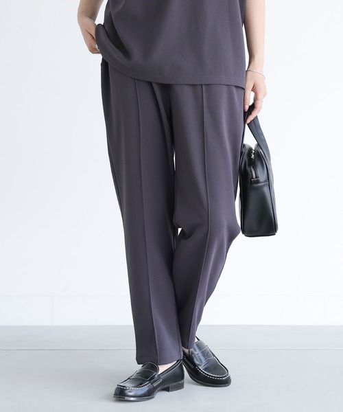 n'OrLABEL(ノアールレーベル)の「【接触冷感】ピンタックテーパードパンツ(その他パンツ・レディース・ブラック/チャコール・2/1)」の3枚目の写真
