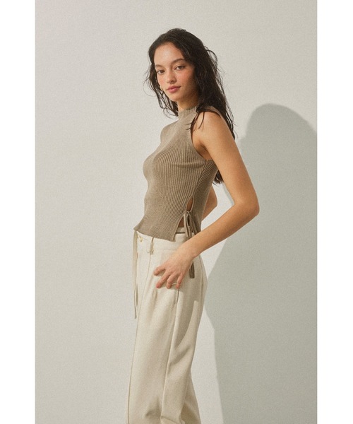 ALEXIA STAM(アリシアスタン)の「Side Ribbon High Neck Knit Top /サイドリボンタンク(タンクトップ・レディース・ブラック/ホワイト/ベージュ・FREE)」の16枚目の写真