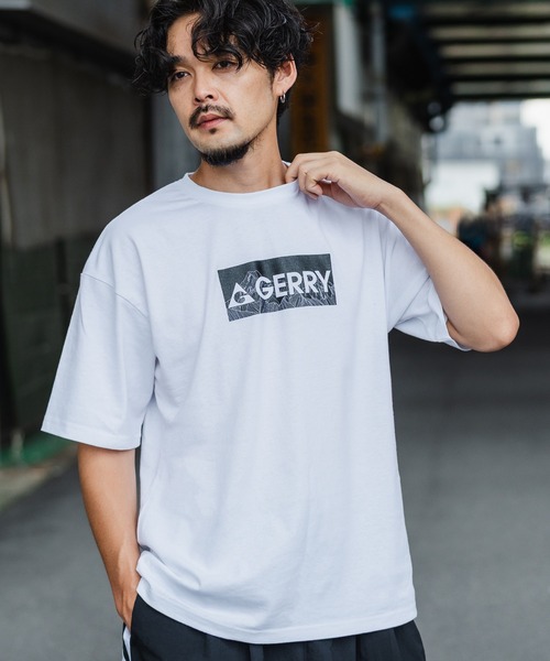 GERRY(ジェリー)の「【GERRY】別注 プリント 半袖Tシャツ(Tシャツ/カットソー・メンズ・ホワイト/ライトグレー/ブラック/ホワイト系/ホワイト系1/ホワイト系2/ホワイト系3/ブラック系/ブラック系1/ブラック系2/ブラック系3/ライトグレー系/ライトグレー系1/ライトグレー系2/ライトグレー系3/カーキ系2/ブルー系2/カーキ系1/カーキ/カーキ系/ブルー/ブルー系3/ブルー系/ブルー系1/カーキ系3・SMALL/LARGE/X-LARGE/MEDIUM)」の2枚目の写真
