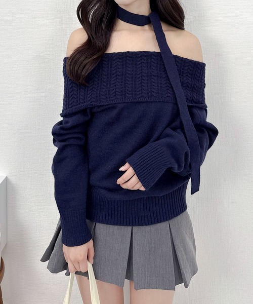 Mejoul(メジュール)の「チョーカーオフショルケーブルニット(ニット/セーター・レディース・ネイビー/グレー・F)」の9枚目の写真