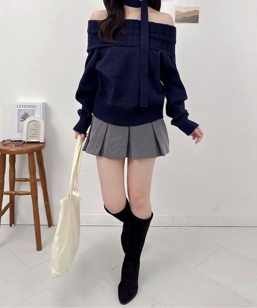 Mejoul(メジュール)の「チョーカーオフショルケーブルニット(ニット/セーター・レディース・ネイビー/グレー・F)」の11枚目の写真