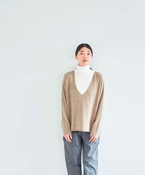 HAU(ハウ)の「Vネックニット lamb(ニット/セーター・レディース・ブラウン/ベージュ/ネイビー・MEDIUM)」の2枚目の写真