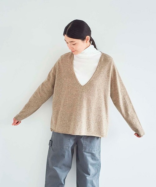 HAU(ハウ)の「Vネックニット lamb(ニット/セーター・レディース・ブラウン/ベージュ/ネイビー・MEDIUM)」の4枚目の写真