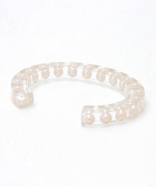 CAROLINA GLASER（カロリナ グレイサー）の「CAROLINA GLASER / パール バングル（バングル/リストバンド・レディース・その他1・ONE SIZE）」の2枚目の写真