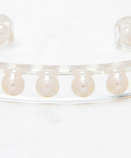 CAROLINA GLASER（カロリナ グレイサー）の「CAROLINA GLASER / パール バングル（バングル/リストバンド・レディース・その他1・ONE SIZE）」の4枚目の写真