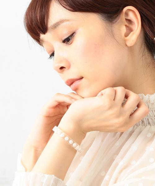 CAROLINA GLASER（カロリナ グレイサー）の「CAROLINA GLASER / パール バングル（バングル/リストバンド・レディース・その他1・ONE SIZE）」の8枚目の写真